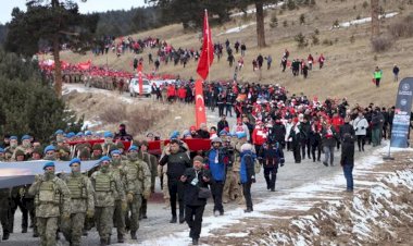 Sarıkamış şehitleri, 108'inci yılda binlerce kişinin katıldığı yürüyüşle anıldı
