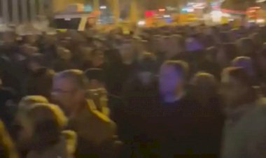İBB önünde kalabalık artıyor