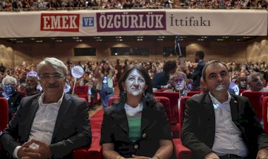 Emek ve Özgürlük İttifakı'nın İstanbul'daki ilk mitingi Demirtaş'ın seçim şarkısıyla açıldı