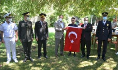 Göğsüne 15 Temmuz madalyası takmış canını yakmadığı vatandaş kalmamış