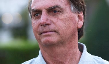Bolsonaro ABD'ye turist vizesi başvurusunda bulundu