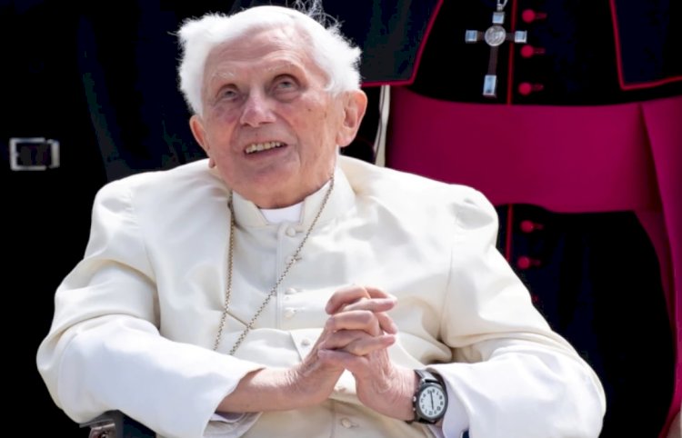 Eski Papa Benedict 95 Yaşında Öldü