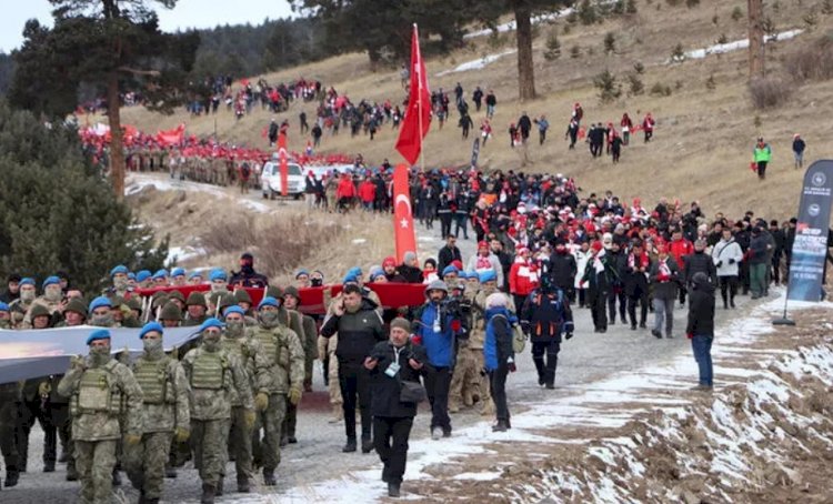 Sarıkamış şehitleri, 108'inci yılda binlerce kişinin katıldığı yürüyüşle anıldı