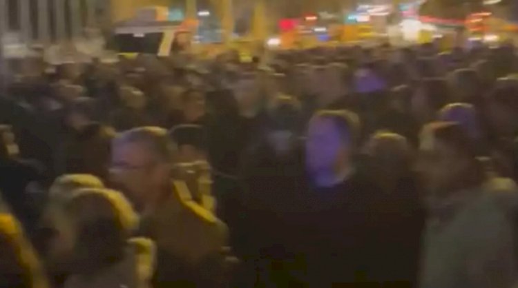 İBB önünde kalabalık artıyor