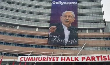 CHP binasında dev 'Ben Kemal, geliyorum!' pankartı