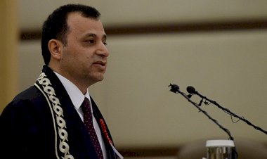AYM Başkanı Arslan'dan hâkim ve savcılara Cem Karaca önerisi