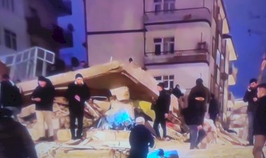 Deprem Fotoğrafları - En büyük hata enkaz üstünde gezinmek