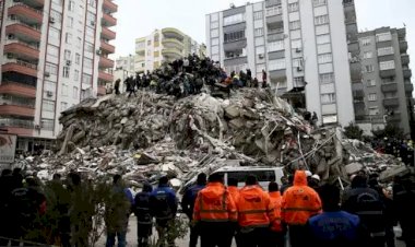 Depremden kurtulanlar anlatıyor: “Hava soğuk, yemeğimiz yok, çok zor durumdayız”