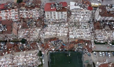 Domino taşı gibi! Hatay'dan herkesi şoke eden kareler