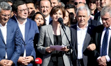 CHP'li Kaftancıoğlu, 'terör örgütü propagandası' suçundan yeniden yargılandığı davada beraat etti