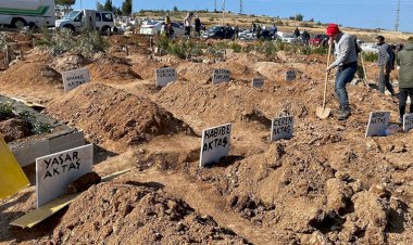 “Cenazelerimizi bile doğru düzgün gömemiyoruz"