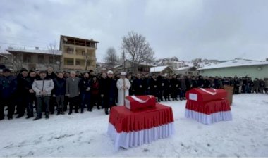 Depremde ölen astsubay ve oğlu yan yana toprağa verildi