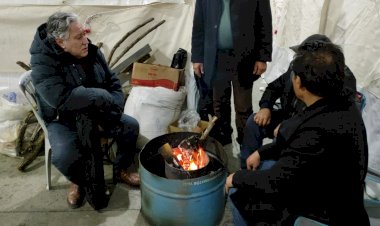 Biliyor musun beş gün önce benim de senin gibi gideceğim evim vardı
