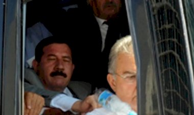 Deniz Baykal İzmir'de neden pet şişe yedi?