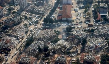 Enkaz altında 227 saat: 74 yaşındaki kadın sağ çıktı