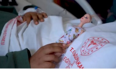 Depremde refakatçisiz çocuklar: 'Herkes gitse bile bir kişi yanımda kalsın'