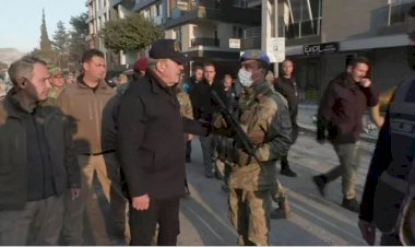 Bakan Akar: Depremde 100 askerimiz şehit oldu