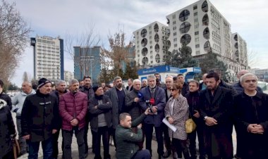 Depremzedeler Değerli Eşyalarını Çıkarmak İstiyor