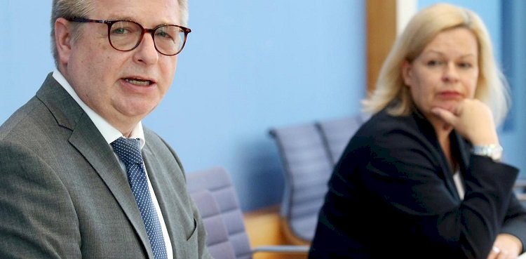 Alman istihbaratı: Gazeteciler tehdit ediliyor