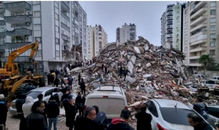 Kahramanmaraş merkezli büyük deprem... Adana'da dev apartmanlar yerle bir oldu