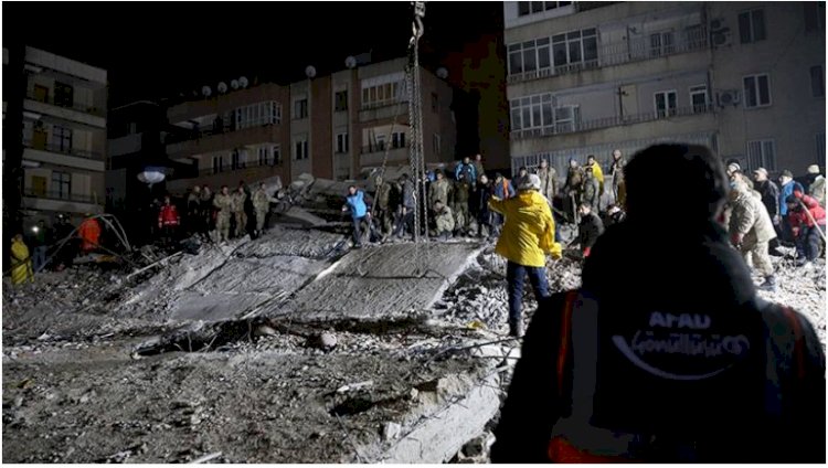 Depremde yaşamını yitirenlerin sayısı 2921'e yükseldi