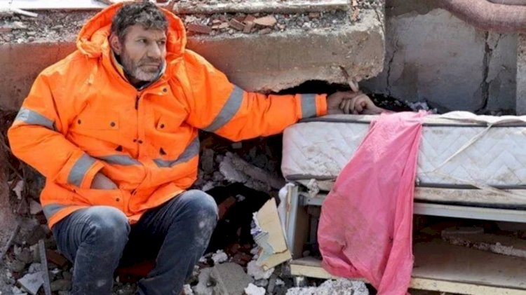 Mesut Hançer’in kurtarılamamış 15 yaşındaki kızı Irmak’ın eli bu.