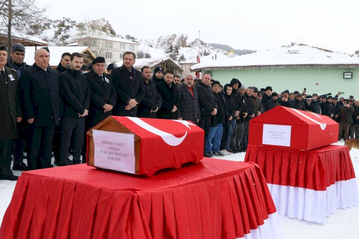 Depremde hayatını yitiren astsubay ile 1 yaşındaki oğlu Çankırı'da toprağa verildi