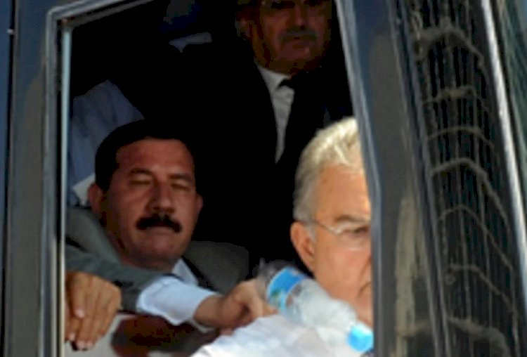Deniz Baykal İzmir'de neden pet şişe yedi?