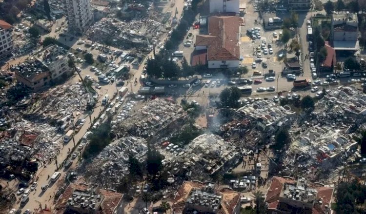 Enkaz altında 227 saat: 74 yaşındaki kadın sağ çıktı