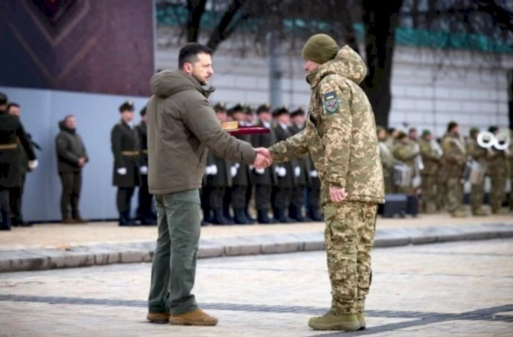 Cumhurbaşkanı Zelenskıy, Kırım Tatar askerlere devlet nişanı verdi