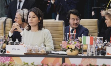 Baerbock'tan Lavrov'a "Bu savaşı durdurun" çağrısı