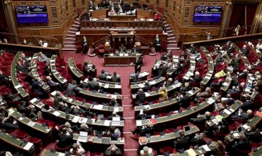 Fransa Senatosu emeklilik tasarısının en tartışmalı maddesini kabul etti