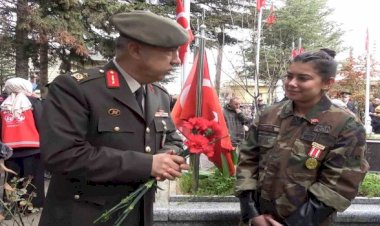 Babası şehit düştüğünde 4,5 yaşındaydı, üniformasını giyip kabrine gitti