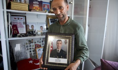 Şehit ailesi oğullarının hatırasını odasında yaşatıyor