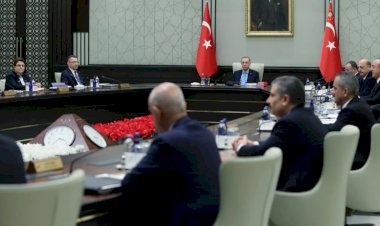 'Bakanlıktan vekilliğe' hamlesinde istifa tartışması: Hukuk ne diyor?
