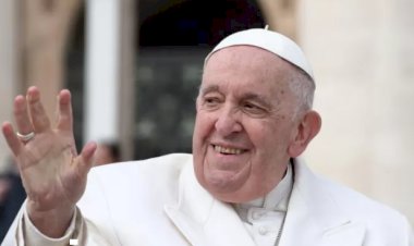 Papa Francesco solunum yolu enfeksiyonu nedeniyle hastaneye kaldırıldı