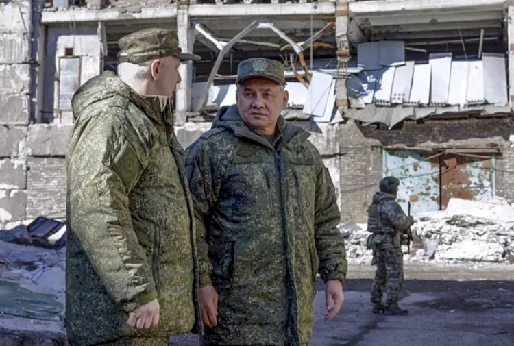Rusya Savunma Bakanı Şoygu Ukrayna'daki askeri birlikleri ziyaret etti