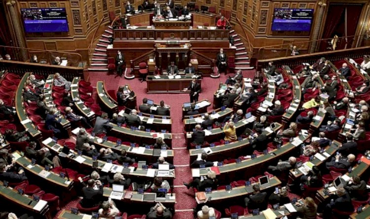 Fransa Senatosu emeklilik tasarısının en tartışmalı maddesini kabul etti