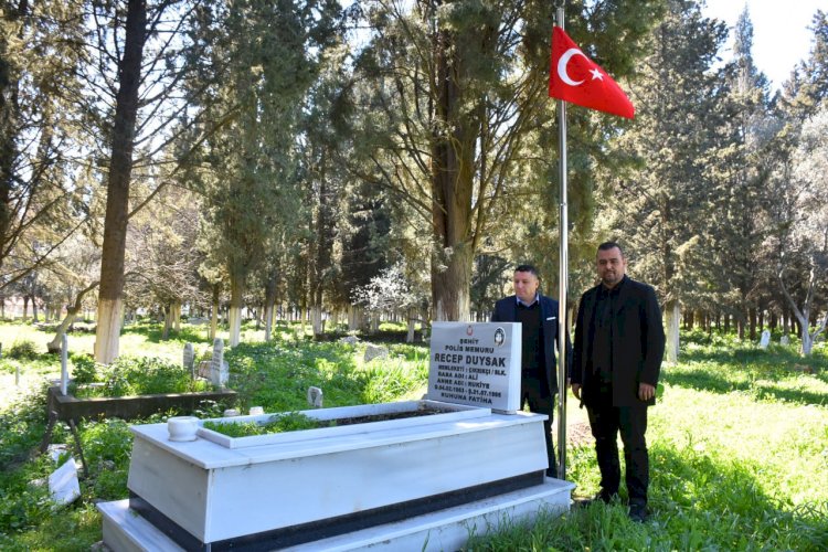 EDREMİT’TE ŞEHİTLERİN KABİRLERİ DÜZENLENDİ