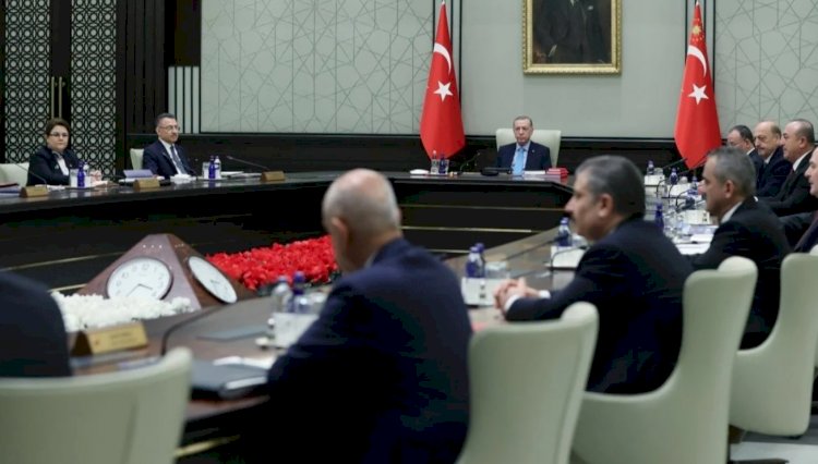 'Bakanlıktan vekilliğe' hamlesinde istifa tartışması: Hukuk ne diyor?