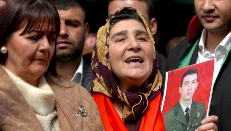 Ekrem İmamoğlu, şehitliklerin şov yeri olmadığını biliyor mu?