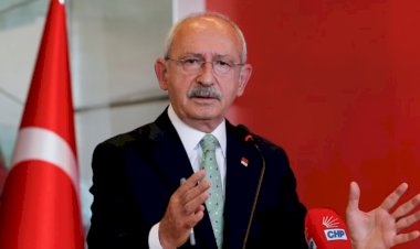 Seccadeye Bastığı İçin Eleştirilen Kılıçdaroğlu: “Seccadeyi Görmedim, Operasyon Yapıyorlar”