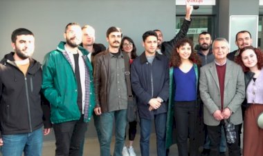 "Erdoğan Sayesinde" Çıkartmalarının Grafikeri Serbest