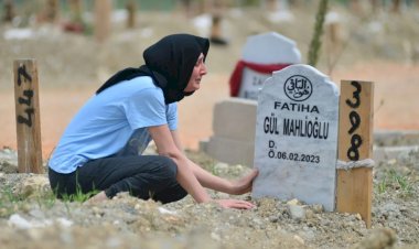 Sevdiklerini yitiren depremzedeler: 'Ziyaret edebileceğim mezar bile yok'