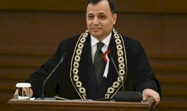 AYM Başkanı Arslan'dan Erdoğan'ın Karşısında "Suphi Paşa"lı Adalet Mesajı