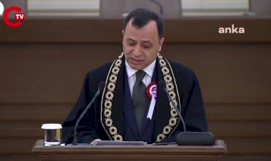 AYM Başkanı Zühtü Arslan'dan dikkat çeken sözler, Erdoğan'ın karşısında konuştu