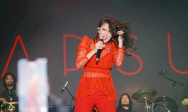 Karsu Alaçatı’yı mest etti
