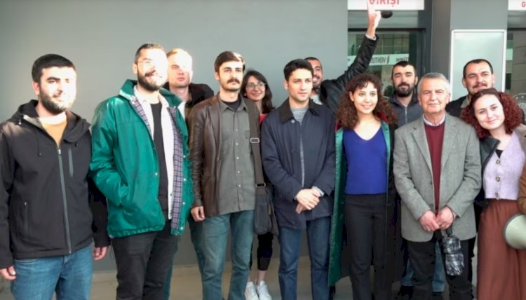"Erdoğan Sayesinde" Çıkartmalarının Grafikeri Serbest