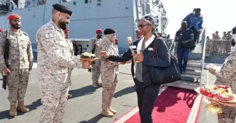 ABD ve İngiltere diplomatik personelini ve ailelerini Sudan'dan tahliye etti