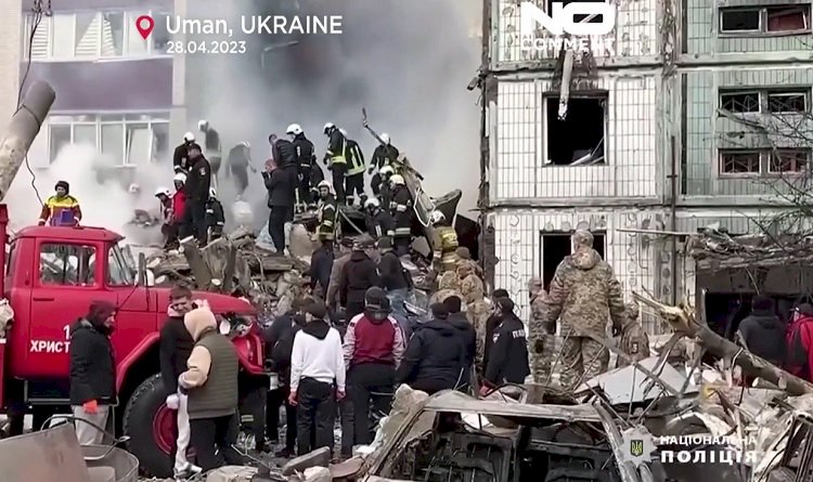 Rus seyir füzeleri Ukrayna'da 9 katlı konutu vurdu: En az 17 ölü